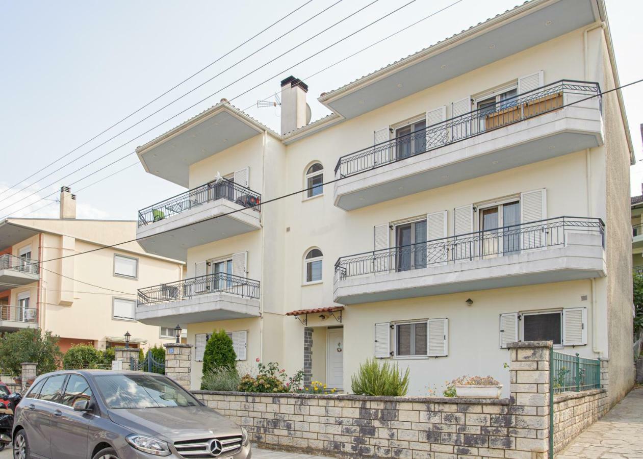 La Casa - Traditionally Elegant Apt 38M2 W Prk Grd يانينة المظهر الخارجي الصورة